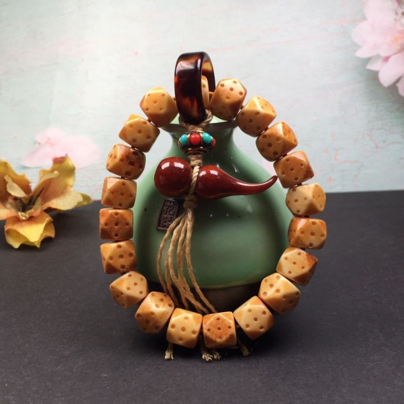 뼈 재료로 만든 고대 재료, 호리병 모양, 남성용 다이 - Vintage Collectibles And More 리뷰 및 가격